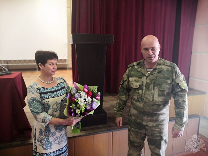 В Элисте, в торжественной обстановке, руководство и личный состав Управления Росгвардии по Республике Калмыкия высказали добрые слова и поздравления старшему сержанту Лось Нине Ивановне, в связи с окончанием ее военной службы и увольнением в запас.
