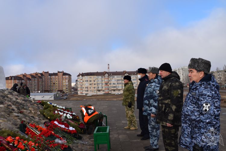 РОСГВАРДЕЙЦЫ ПОЧТИЛИ ПАМЯТЬ ЖЕРТВ ДЕПОРТАЦИИ КАЛМЫЦКОГО НАРОДА