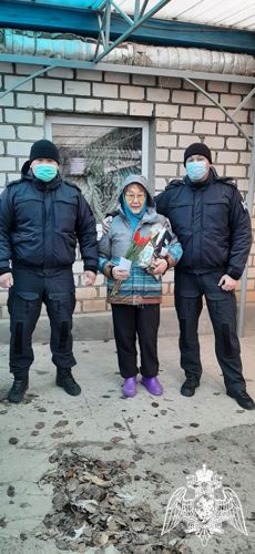 В Калмыкии в преддверии Международного женского дня росгвардейцы поздравили с праздником весны матерей и вдов своих боевых товарищей, погибших при исполнении служебного долга