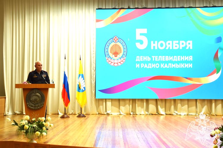 Росгвардейцы поздравили с профессиональным праздником работников калмыцкого телевидения и радио