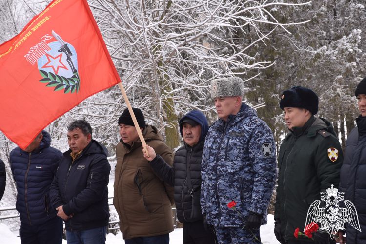 Память воинов-интернационалистов почтили росгвардейцы в Калмыкии