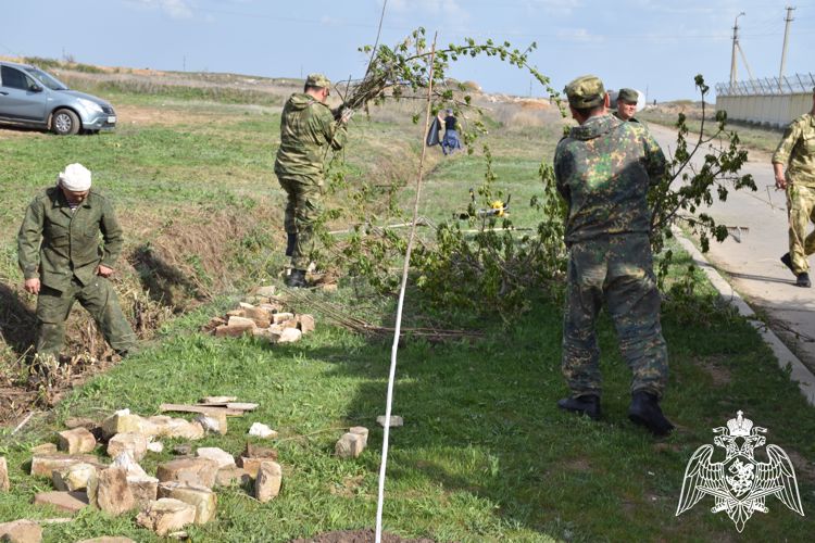 Росгвардейцы присоединились к акции по благоустройству Элисты