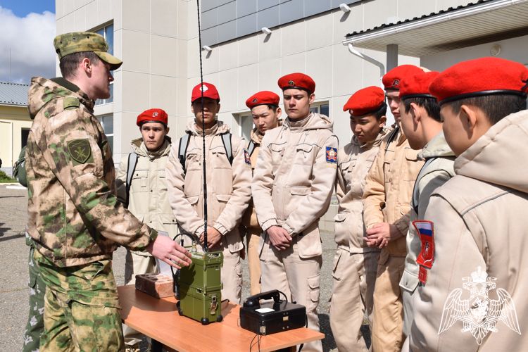 Росгвардия организовала занятия для юных патриотов Калмыкии