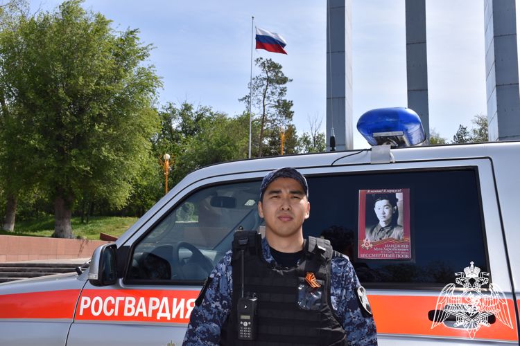 К АКЦИИ «БЕССМЕРТНЫЙ АВТОПОЛК» ПРИСОЕДИНИЛИСЬ РОСГВАРДЕЙЦЫ ИЗ КАЛМЫКИИ (ВИДЕО)