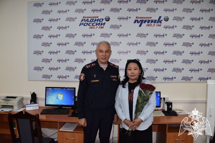 С Днем радио поздравили журналистов росгвардейцы в Калмыкии