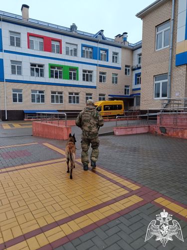 Росгвардия приняла участие в обеспечении правопорядка во время торжественных линеек в образовательных учреждениях Калмыкии