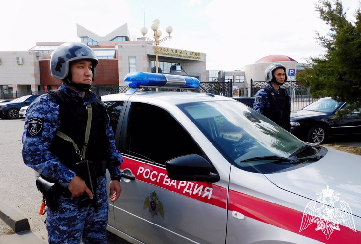 Нарушителя правил дорожного движения задержали росгвардейцы в Элисте