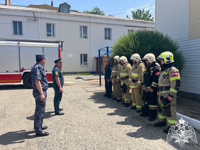 Сотрудники Росгвардии приняли участие в совместных пожарно-тактических занятиях в Калмыкии