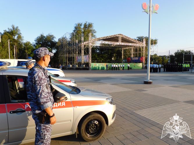 Гарнизонный развод с участием сотрудников Росгвардии состоялся в Калмыкии
