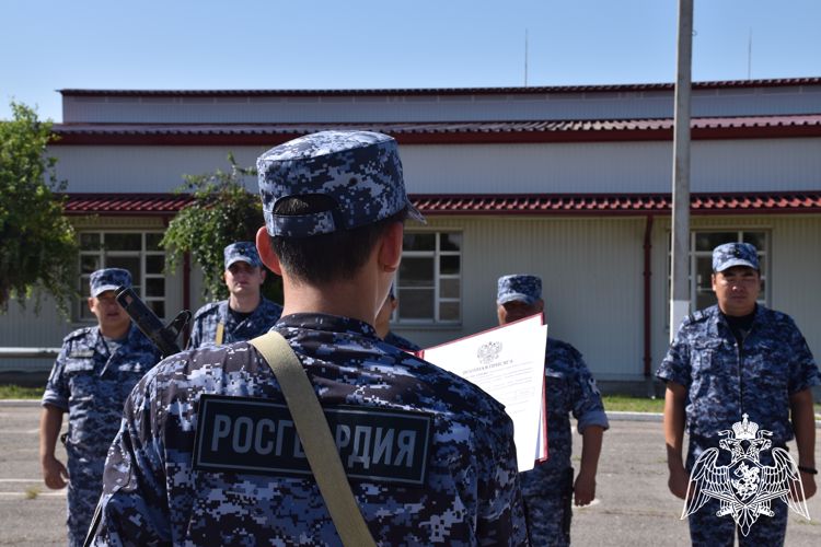 Клятву верности Родине дали молодые сотрудники Росгвардии в Элисте