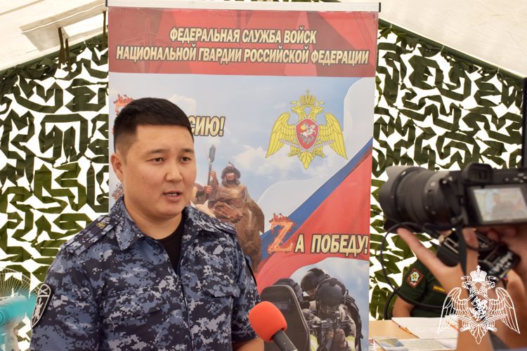 Представитель Росгвардии рассказал журналистам регионального телевидения о требованиях к кандидатам на службу по контракту