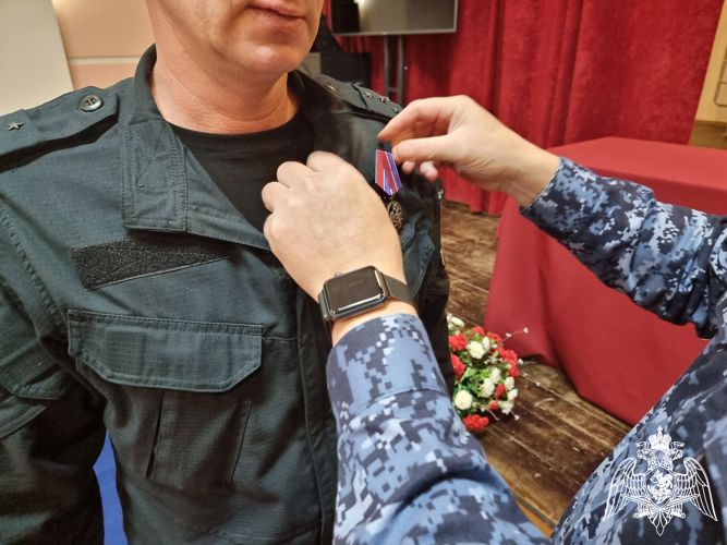 Ведомственные награды вручили росгвардейцам в Калмыкии