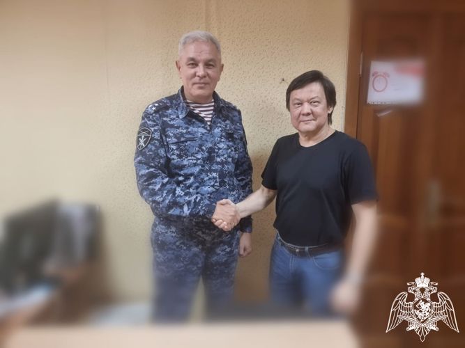 С Днем калмыцкой печати поздравили росгвардейцы журналистов печатных СМИ в Элисте