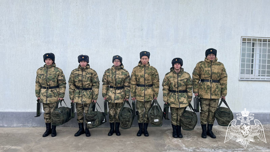 В подразделения Южного округа Росгвардии отправились служить призывники из Калмыкии