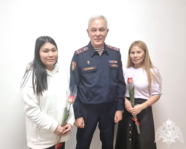 С Днем российской печати поздравили росгвардейцы журналистов в Калмыкии
