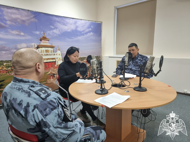 Офицеры Росгвардии стали гостями республиканского радио в Калмыкии