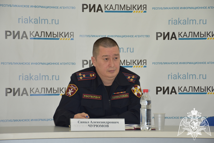В Элисте представители Росгвардии провели брифинг для СМИ