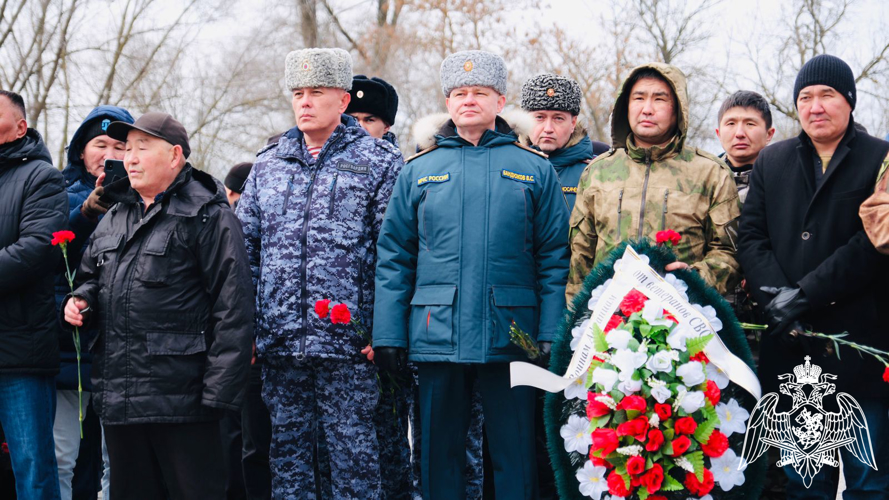 Росгвардейцы почтили память воинов-интернационалистов в Калмыкии