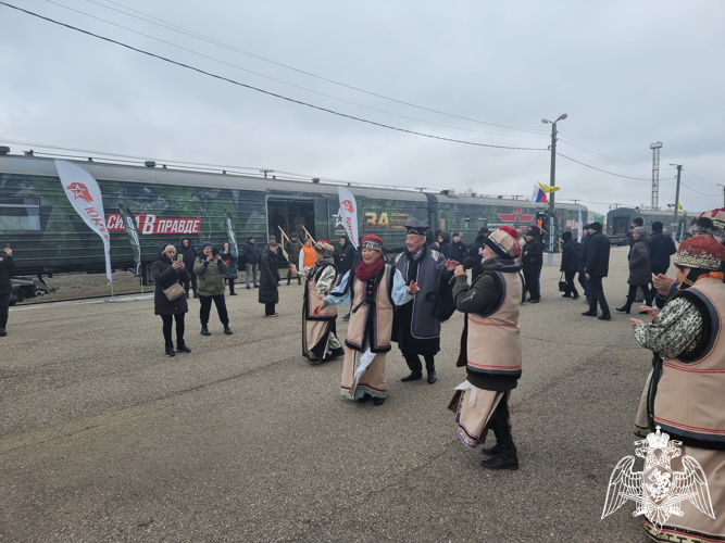 В Элисте росгвардейцы приняли участие во встрече поезда «Сила в правде»