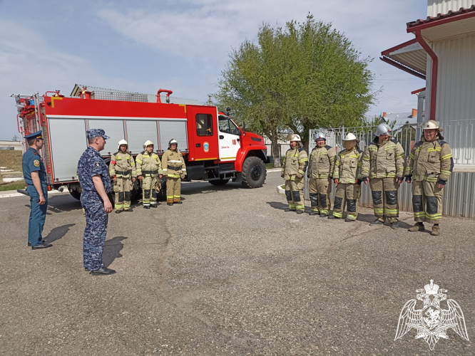 Действия в случае возникновения пожара отработали росгвардейцы совместно с МЧС в Калмыкии