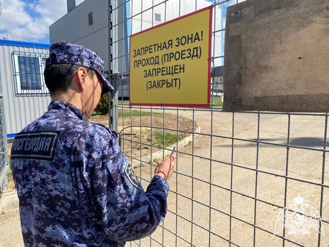 Росгвардейцы продолжают проверять объекты топливно-энергетического комплекса в Калмыкии