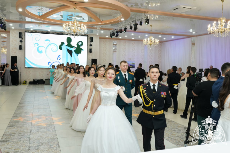 Росгвардейцы стали участниками межведомственного офицерского бала в Калмыкии