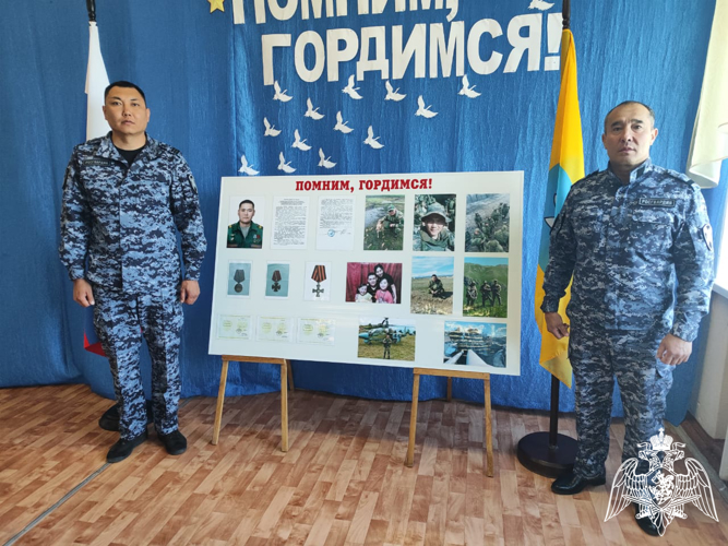 Росгвардейцы стали почетными гостями на открытии Парты Героя в Калмыкии