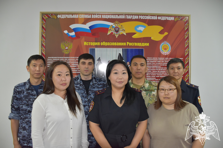 Cотрудников подразделений правового обеспечения поздравили в региональном управлении Росгвардии