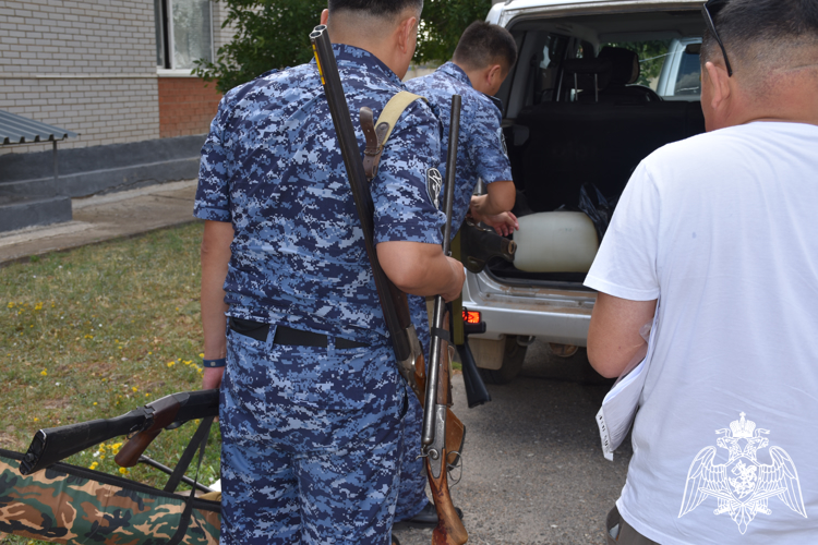 В Элисте состоялась передача гражданского оружия для нужд участников СВО
