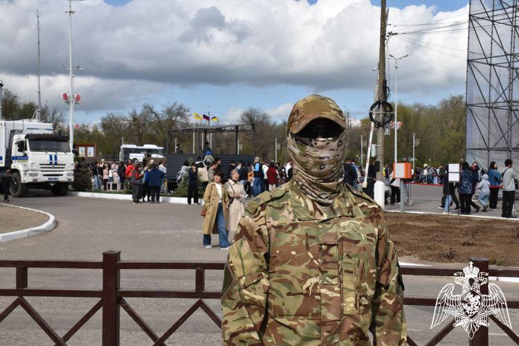 Росгвардия обеспечила безопасность открытия фестиваля тюльпанов в Калмыкии