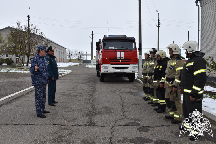 Росгвардейцы совместно с МЧС в Калмыкии отработали действия в случае возникновения пожара