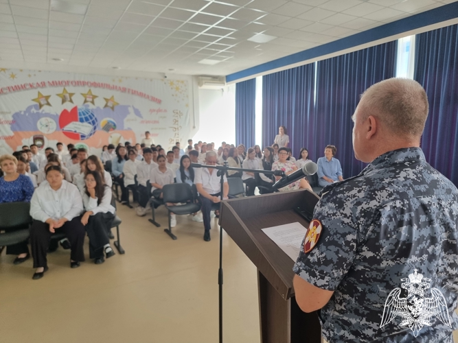 К ведомственной акции «Вместе против террора» присоединились росгвардейцы в Калмыкии