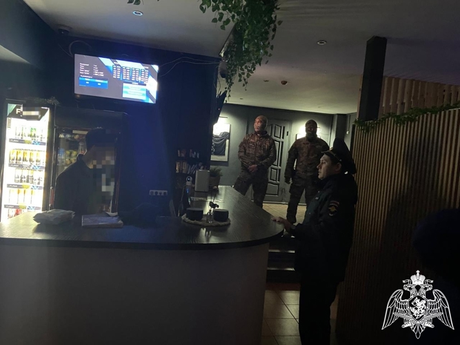 В межведомственном профилактическом рейде приняли участие росгвардейцы в Калмыкии