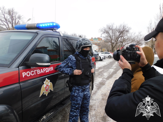 Сотрудники вневедомственной охраны Росгвардии приняли участие в программе регионального телеканала в Калмыкии