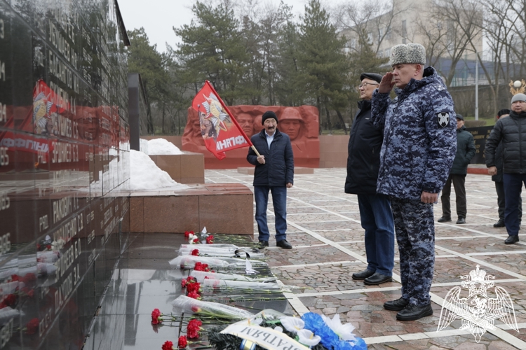 Память воинов-интернационалистов почтили Росгвардейцы в Калмыкии 