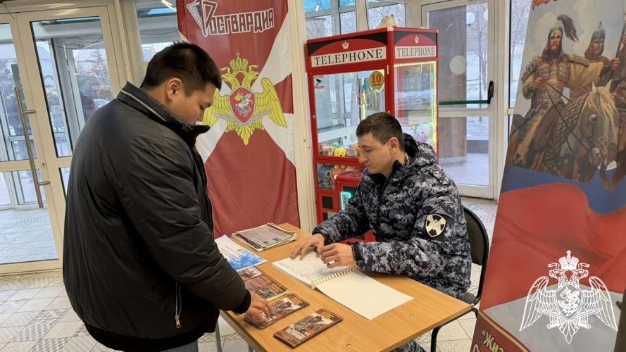 Росгвардейцы в Элисте проводят профориентационную акцию: узнайте о службе в войсках правопорядка