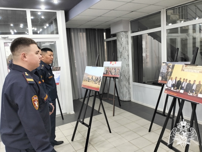 Фотовыставка к 10-летию Росгвардии открылась в Калмыкии