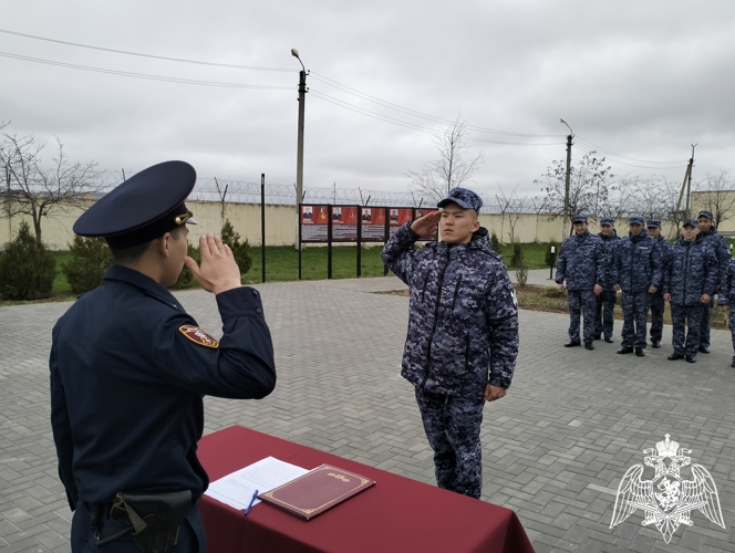 Новобранцы вневедомственной охраны Росгвардии приняли присягу в Калмыкии