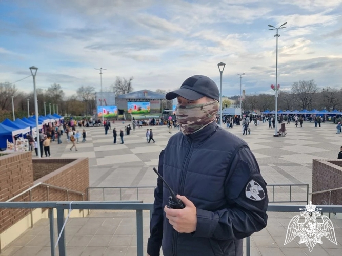 Безопасность открытия фестиваля Тюльпанов обеспечила Росгвардия в Калмыкии