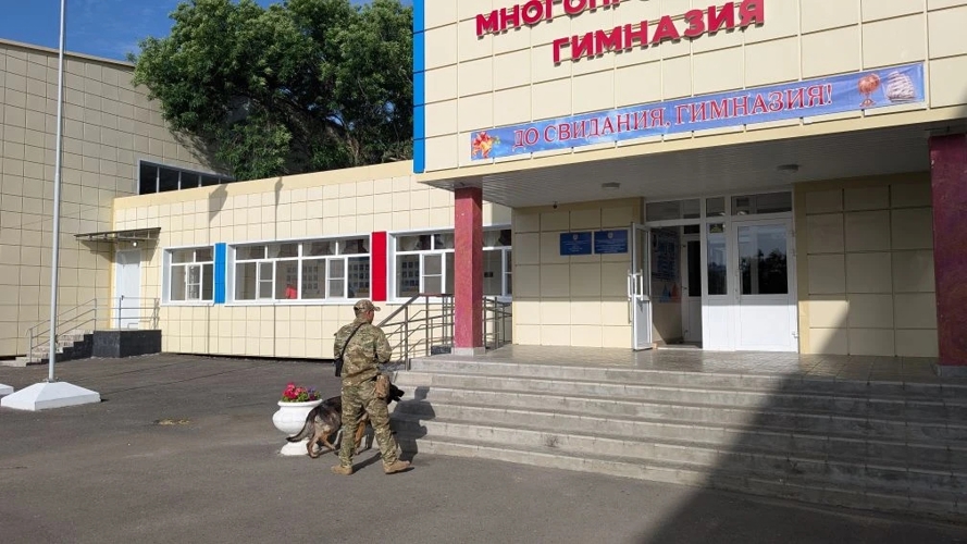 Росгвардейцы обеспечили безопасность во время проведения «последних звонков» в Калмыкии