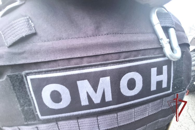 При силовой поддержке спецназа Росгвардии задержан пособник мошенников