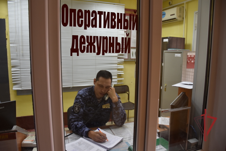 Дежурную службу и тыловые подразделения Росгвардии поздравили с профессиональным праздником в Калмыкии